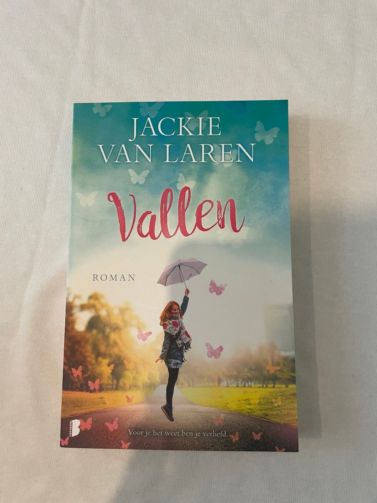 Vallen - Jackie van Laren (Roman), Boeken, Ophalen of Verzenden, Zo goed als nieuw, Nederland