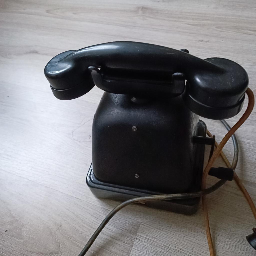 vintage zwarte slinger telefoon vermoed bakeliet oud ATEA, Telecommunicatie, Vaste telefoons | Niet Draadloos, Ophalen of Verzenden