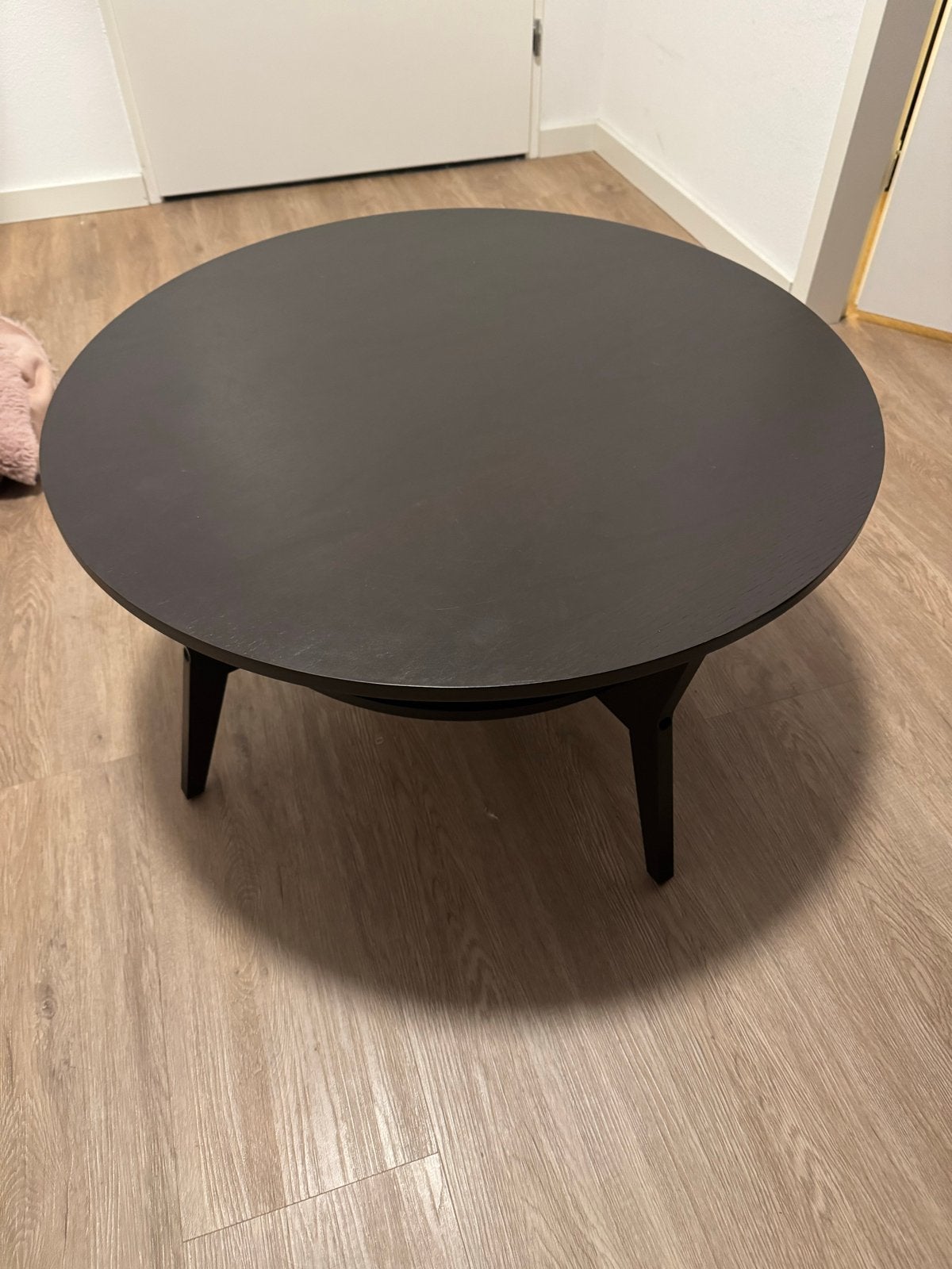 Ronde salontafel met extra opbergruimte, Huis en Inrichting, Tafels | Salontafels, Gebruikt, Rond, 5 – 50, Overige houtsoorten