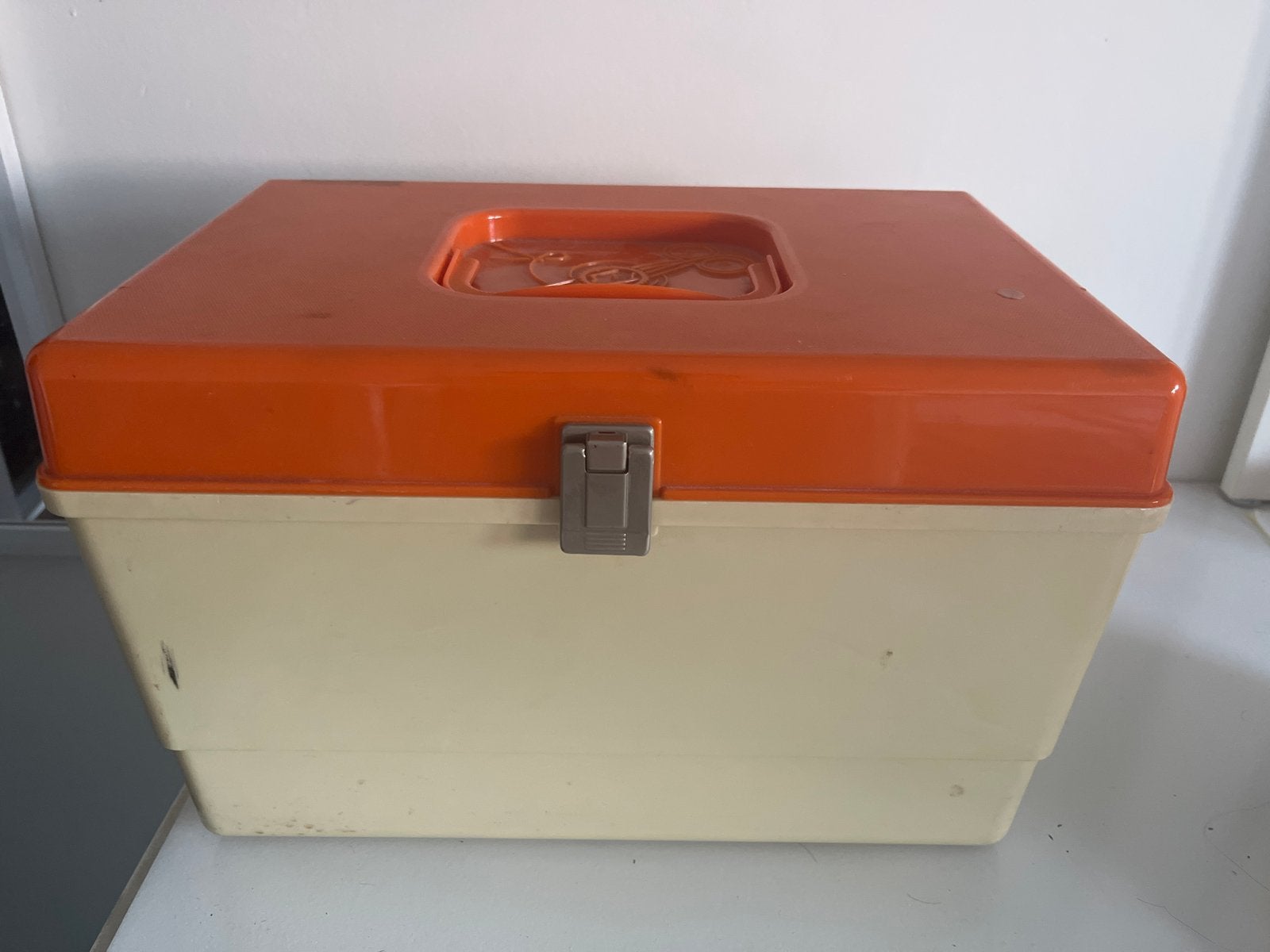 Vintage Naaidoos / Opbergdoos Oranje/Crème, Ophalen, Gebruikt, Overige typen
