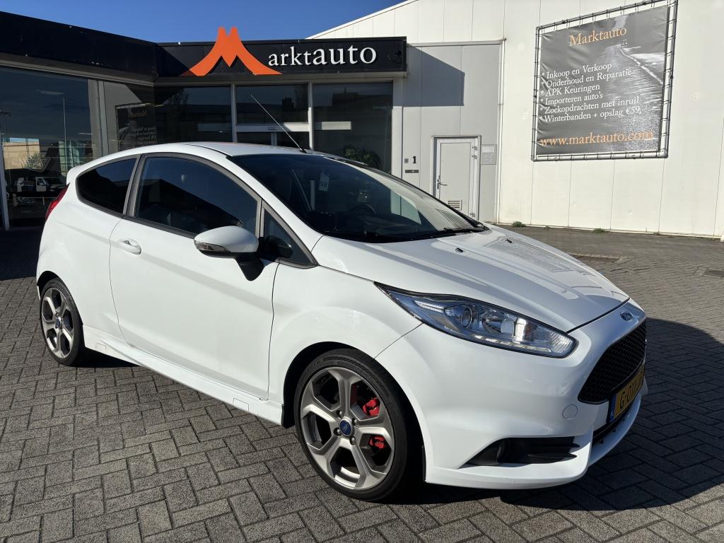 Ford Fiesta 1.6 ST2 Recaro Carplay Stoelverwarming, Auto's, Ford, Gebruikt, 4 cilinders, Bedrijf, Handgeschakeld