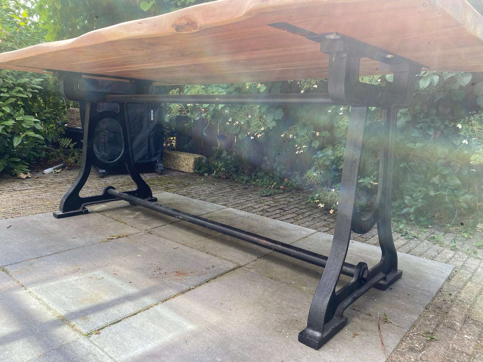 Unieke tafel Singer naaimachine onderstel gietijzer / staal, Ophalen