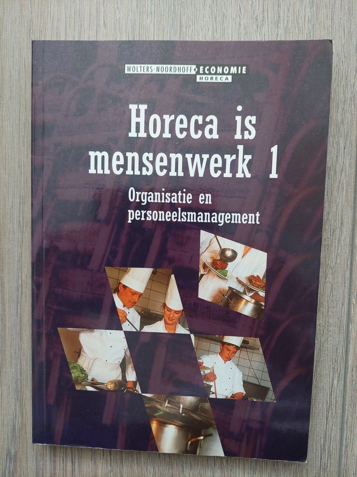 J. Heijnsdijk - Horeca is mensenwerk deel 1 Basiskennis, Boeken, Studieboeken en Cursussen, Ophalen of Verzenden, Beta, Zo goed als nieuw