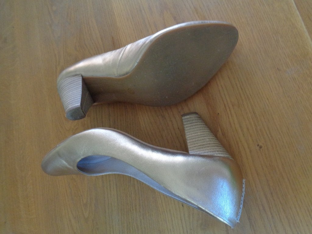 CELLLINI goudkleur hoge hakken:mt 42, Overige kleuren, Cellini, Ophalen of Verzenden, Zo goed als nieuw
