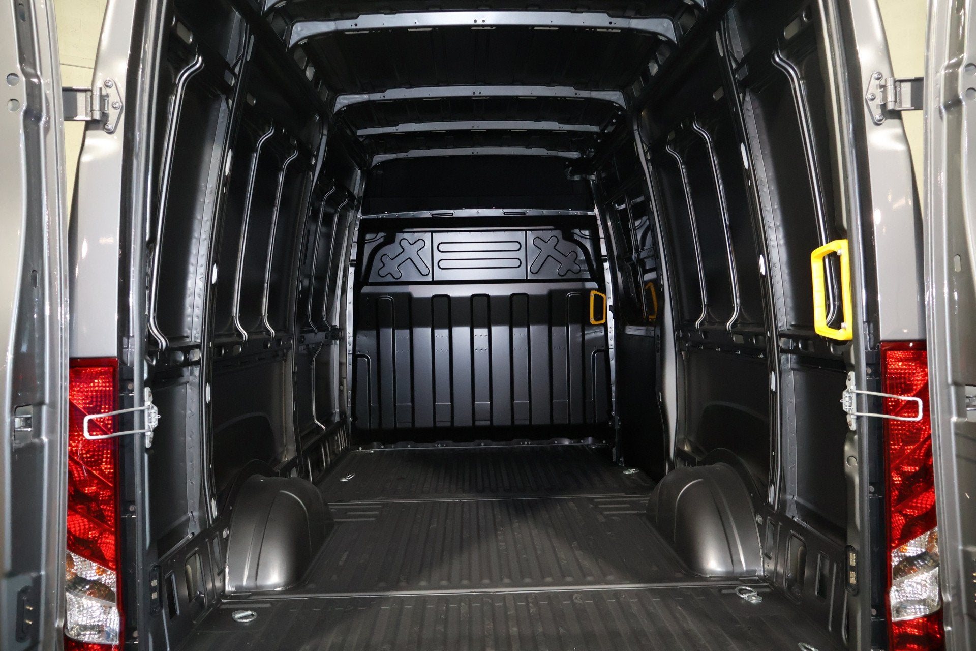 Iveco Daily 35S18 Hi-Matic L2 H2 Airco Navigatie Trekhaak Di, Automaat, Stof, Gebruikt, Euro 6
