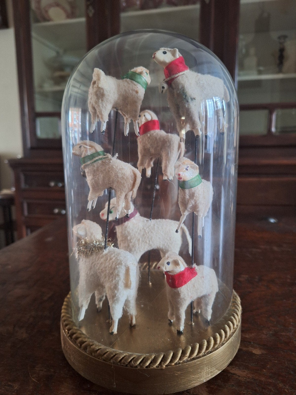 8 Oude Kerstschaapjes in Glazen Stolp, Ophalen of Verzenden