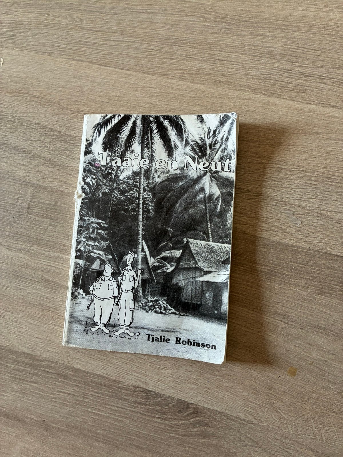 Taaie en Neut - Tjallie Robinson (1994), Boeken, Ophalen of Verzenden, Gelezen