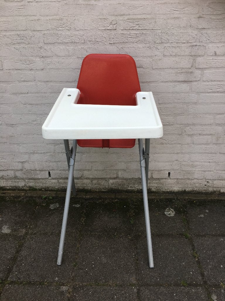 kinderstoel IKEA rood, Kinderen en Baby's, Kinderstoelen, Ophalen, Zo goed als nieuw, Overige typen, Afneembaar eetblad