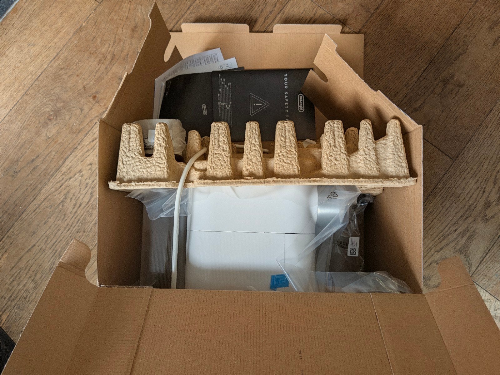 Nieuwe Nespresso Gran Lattissima De'Longhi - Ongeopend!, Ophalen of Verzenden, Nieuw, Koffiemachine, Koffiepads en cups