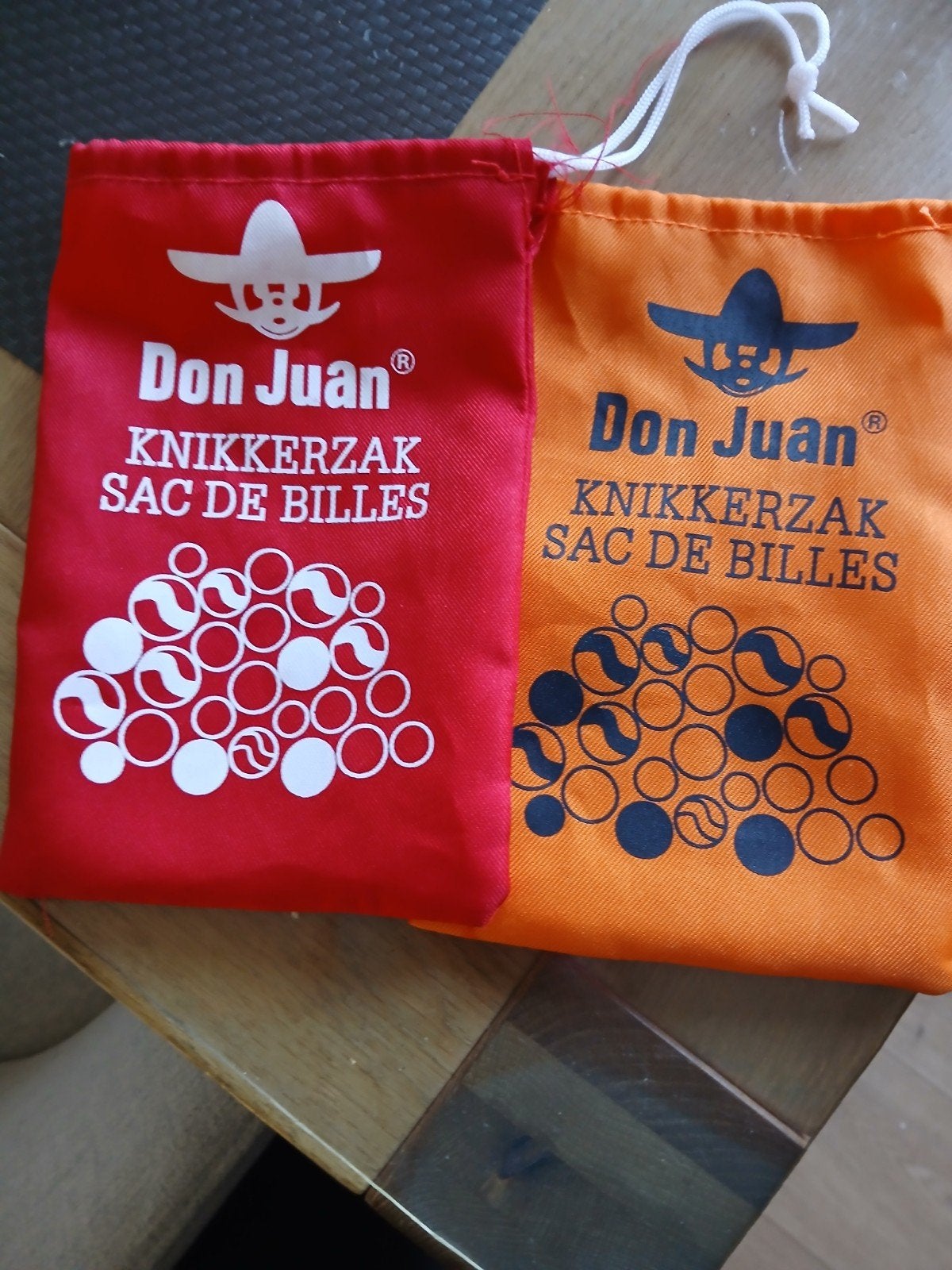 Don Juan knikkerzakken - rood en oranje, Ophalen