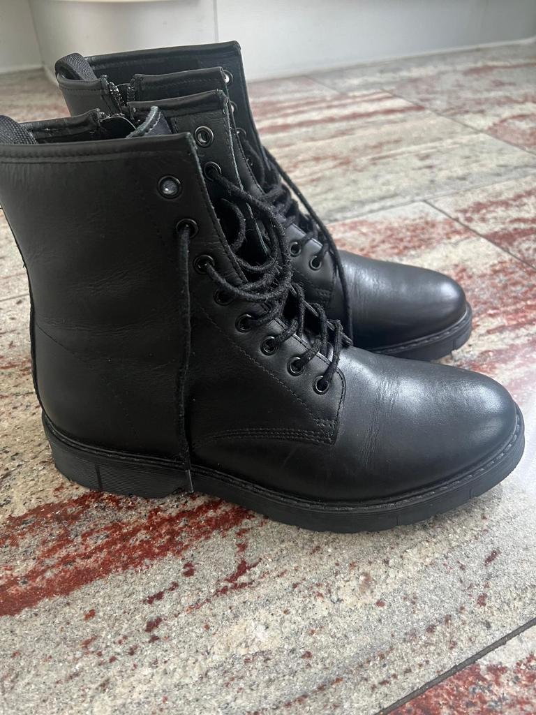 Excellent merk schoenen dames maat 40, Kleding | Dames, Schoenen, Ophalen of Verzenden, Zo goed als nieuw, Sneakers of Gympen