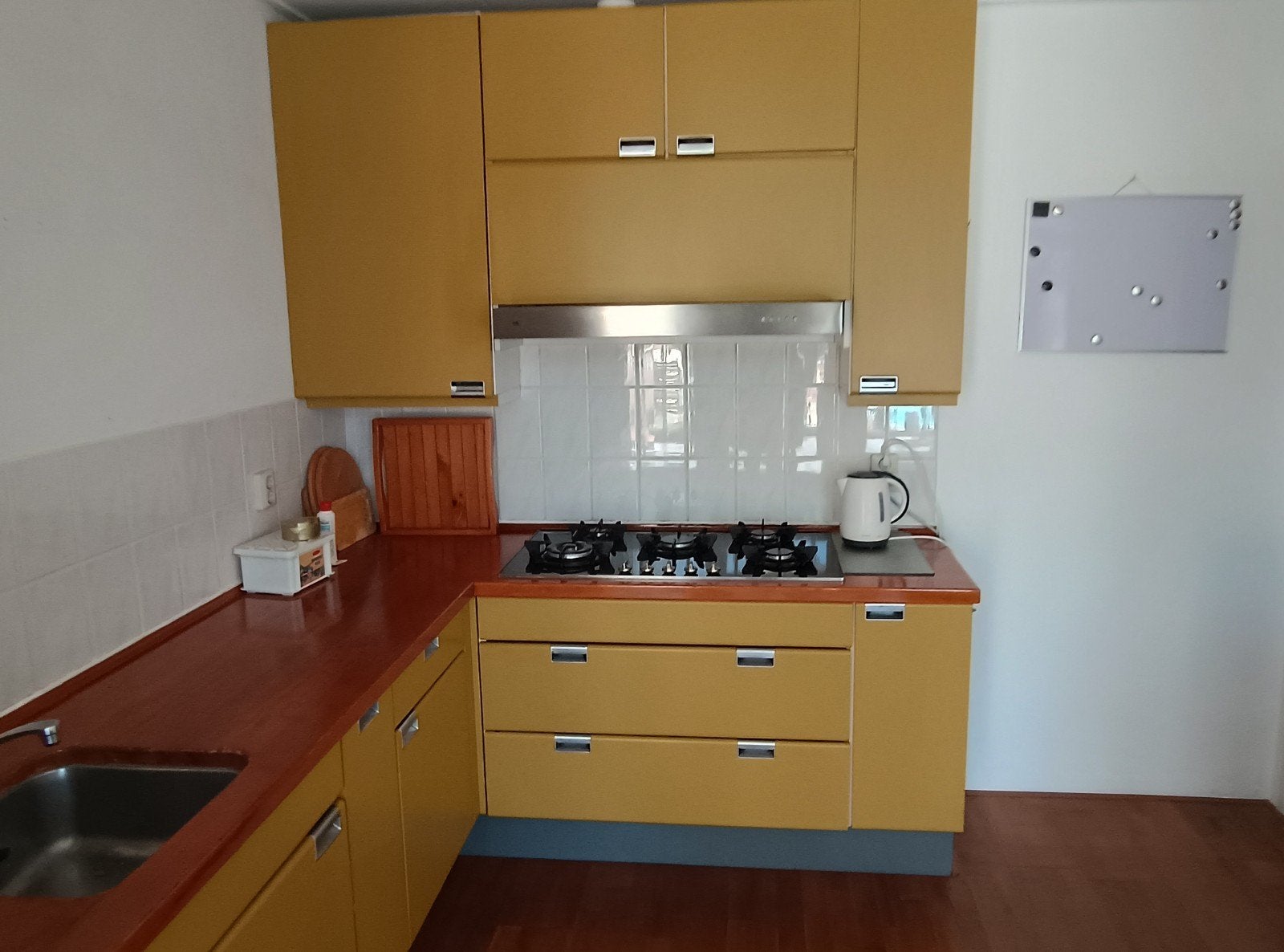 Gebruikte keuken in werkzame staat - zelf demonteren, Huis en Inrichting, Keuken | Complete keukens, Ophalen, Gebruikt, Geel, Hoekkeuken