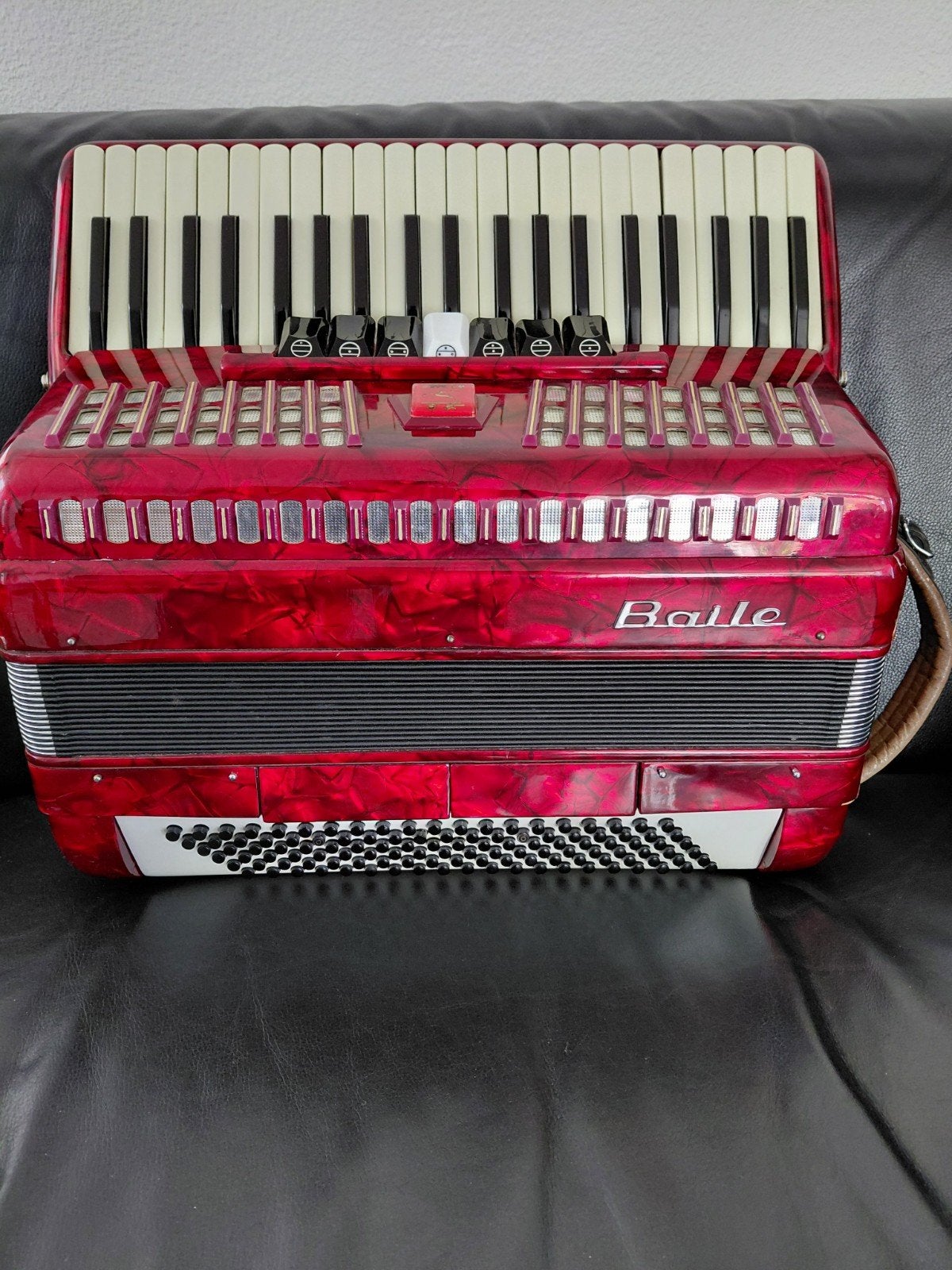 120 bassen, accordeon Baile, Muziek en Instrumenten, Ophalen, Gebruikt, 120-bas, Overige merken