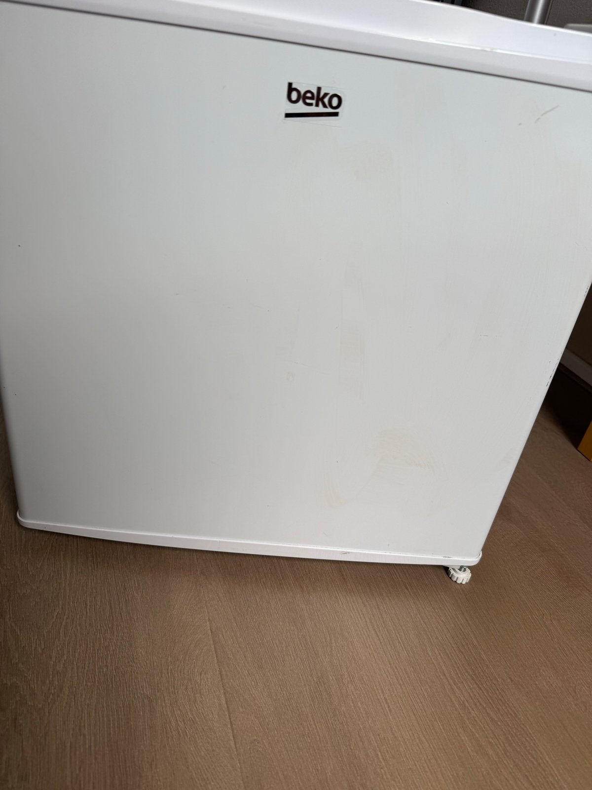 Beko mini koelkast met vriesvak - Zo goed als nieuw, Ophalen, Met vriesvak, Minder dan 45 cm, Minder dan 85 cm