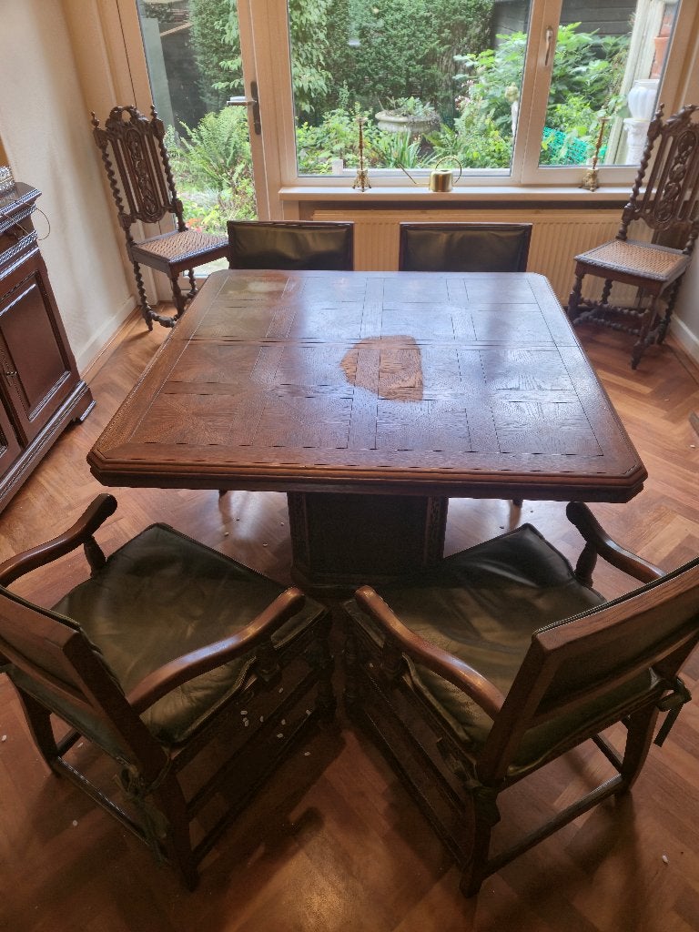Antieke tafel met stoelen gratis af te halen, Ophalen