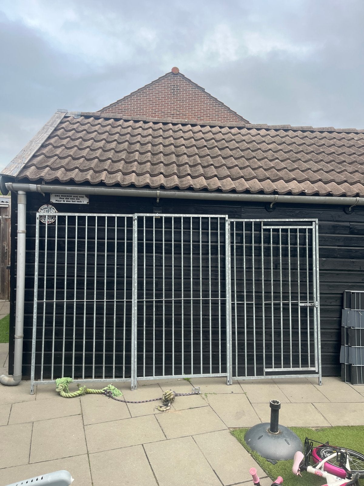 Kennel delen een met deur, Ophalen, Zo goed als nieuw