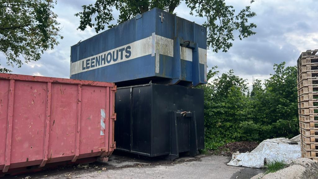 Diverse haakarm containers, Ophalen