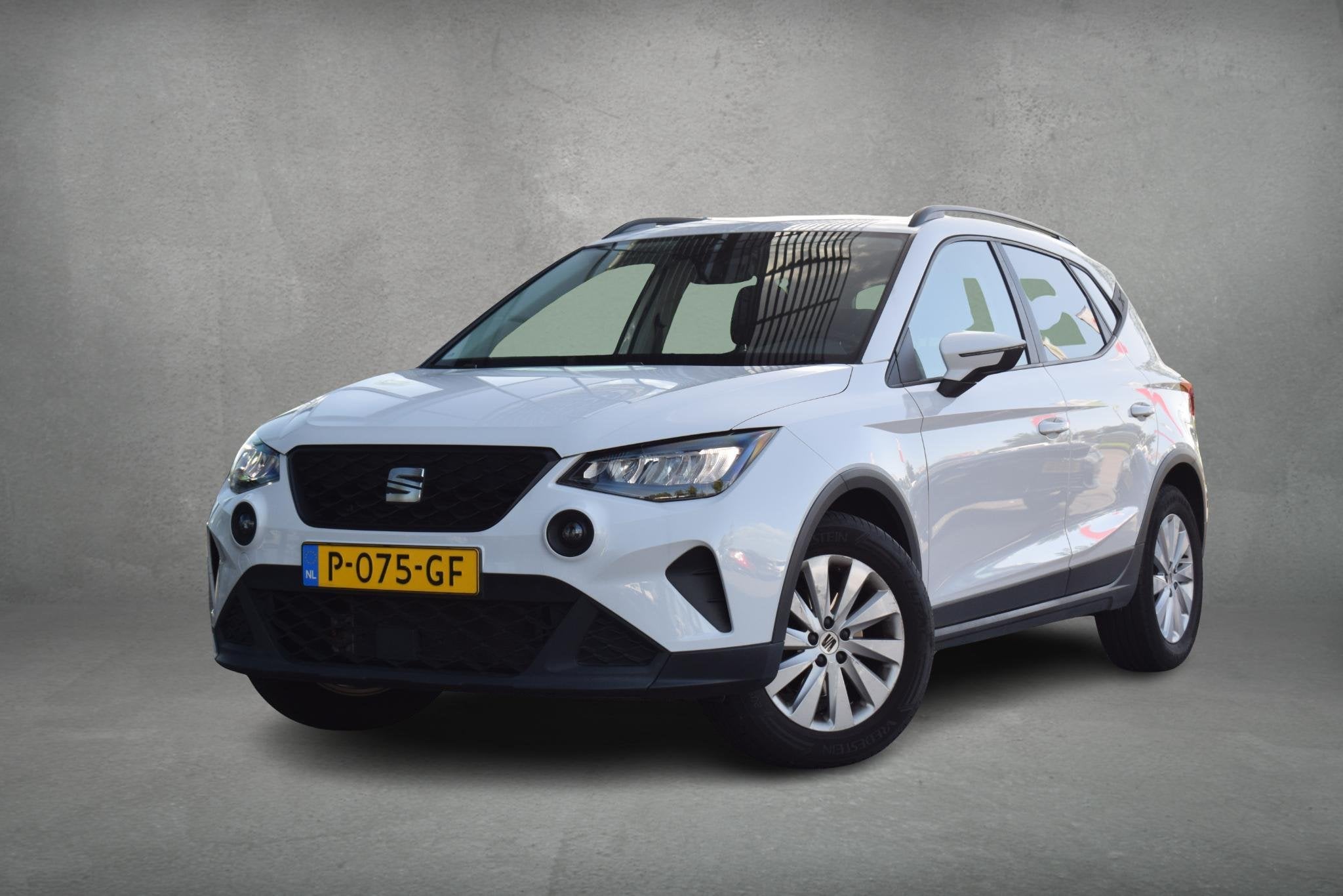 SEAT Arona 1.0 TSI Style Business Intense | Apple CarPlay |, Auto's, Stof, Gebruikt, 95 pk, Automatische klimaatregeling
