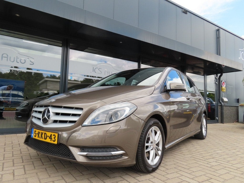 Mercedes-benz B-KLASSE 180 Ambition Aut. Ecc Navi Trekhaak 2, Automaat, Gebruikt, Euro 6, 4 cilinders