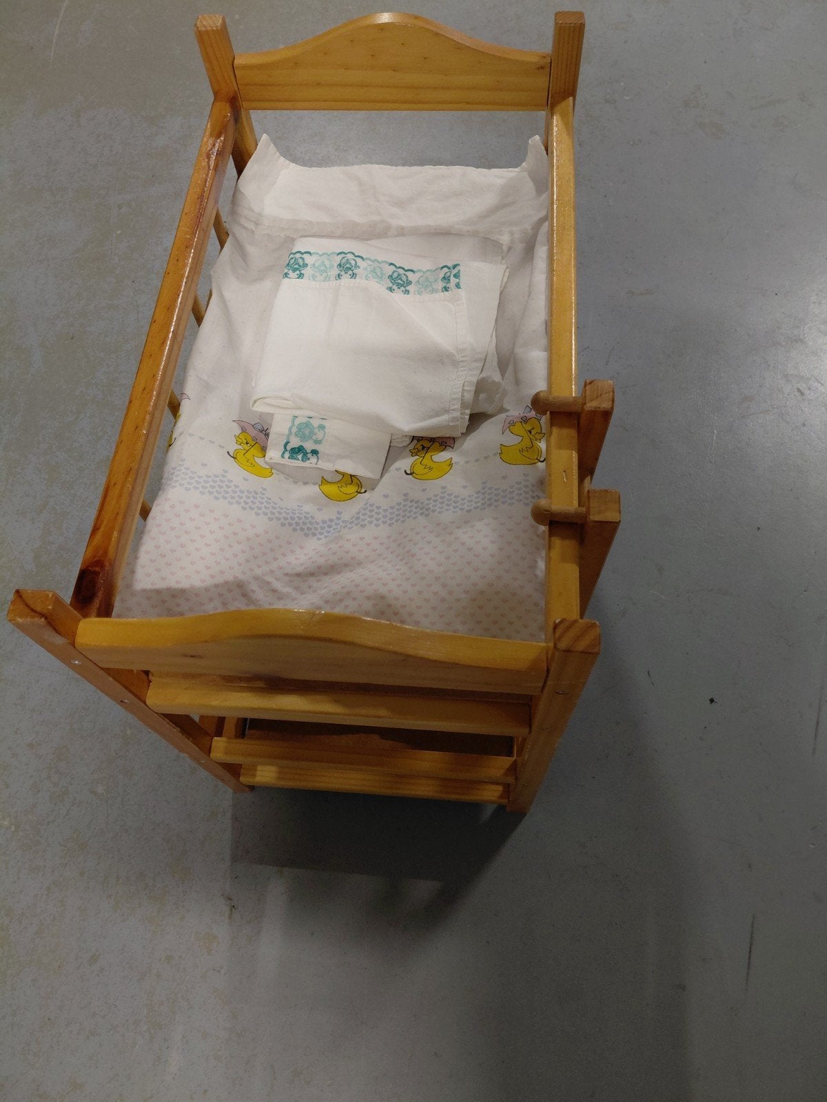 Te koop stapelbed voor poppen met lakentjes, Ophalen, Babypop