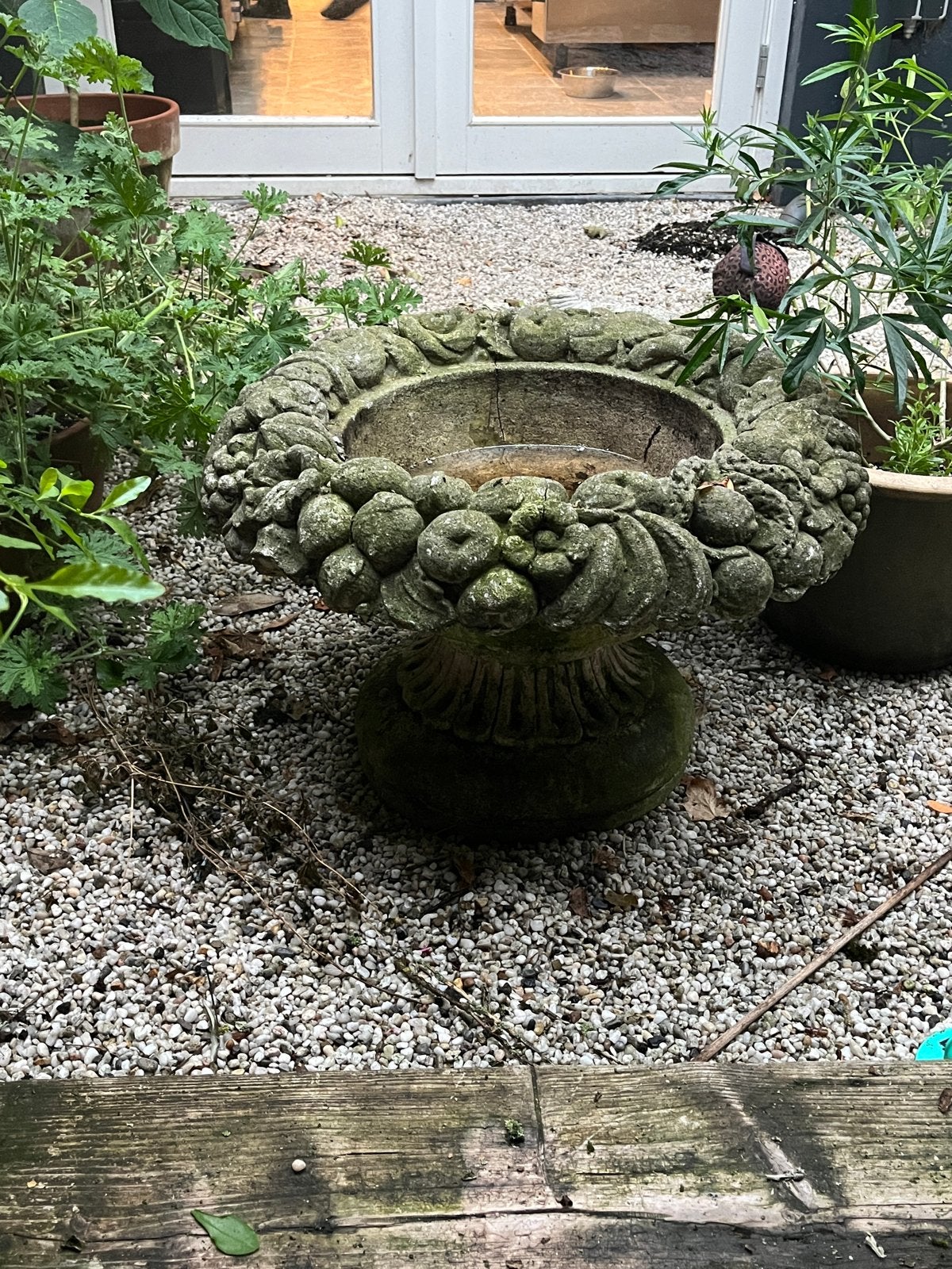 Antieke stenen vogelbad of plantenbak, Tuin en Terras, Ophalen, Gebruikt, Steen, Overige typen