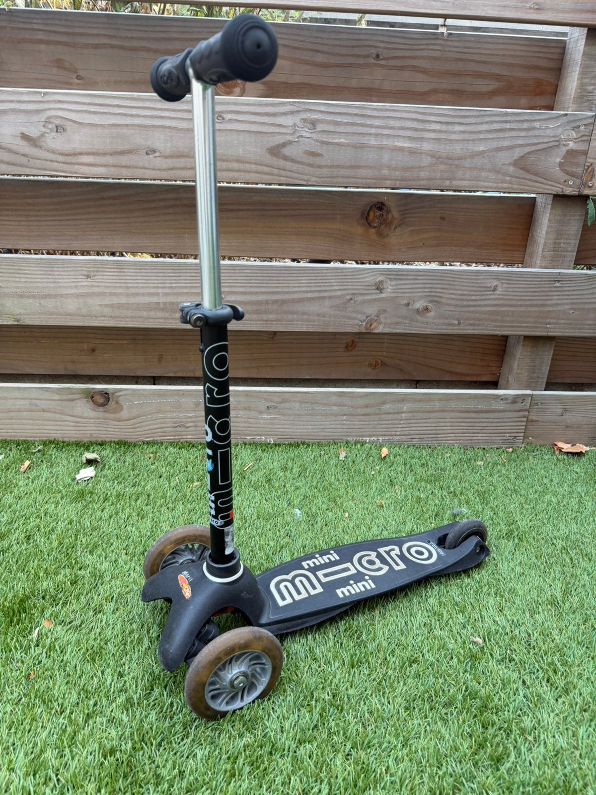 MICRO Mini Micro Step 3 Wiel Deluxe met LED Zwart, Fietsen en Brommers, Steps, Ophalen, Gebruikt, Gewone step