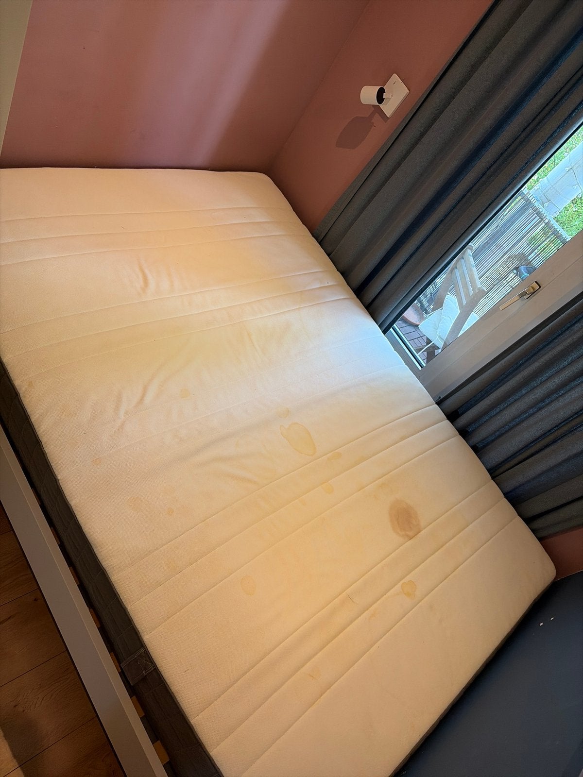 IKEA Hovag matras met lattenbodem 140CM - gratis af te halen, Gebruikt, Ophalen of Verzenden, Twijfelaar, Overige maten
