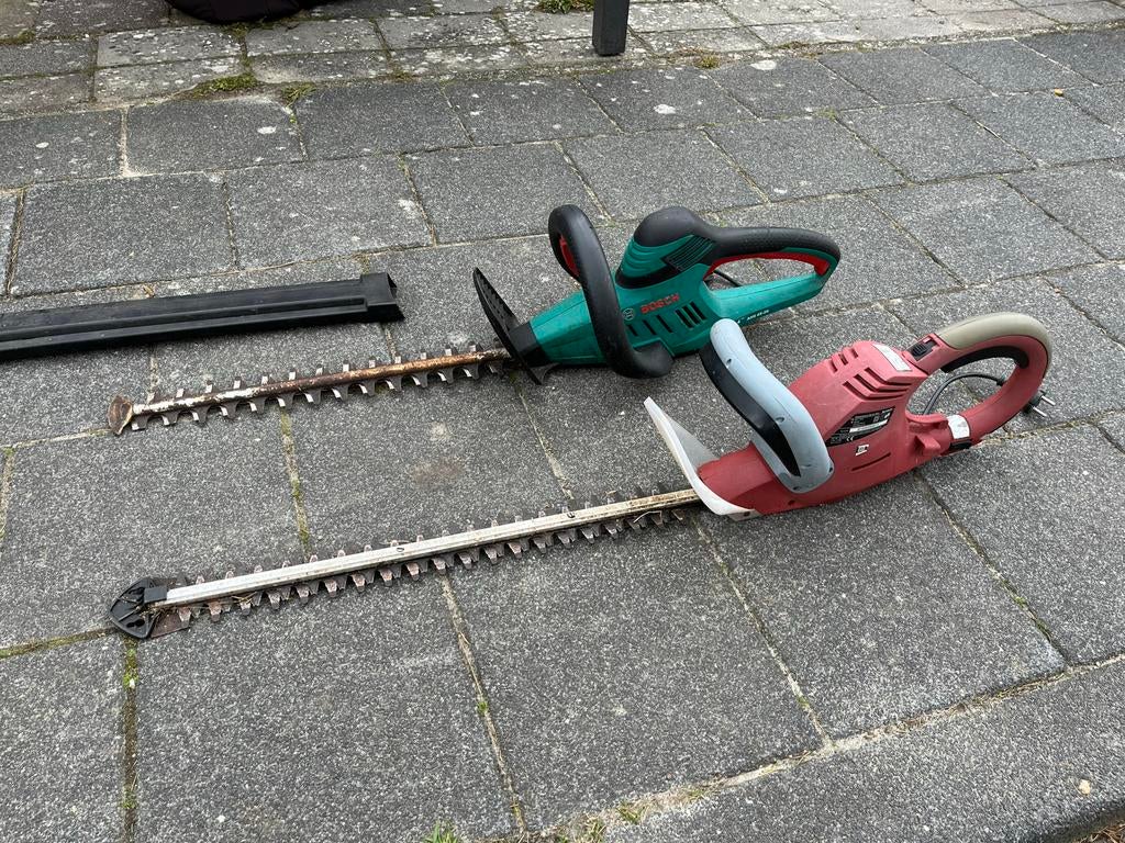 Twee werkende heggenscharen (Bosch en Einhell), Tuin en Terras, Heggenscharen, Ophalen, Gebruikt, Elektrisch
