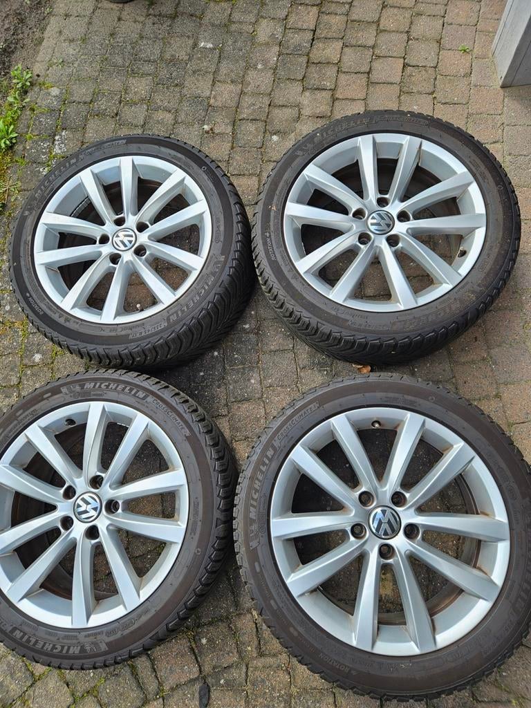 Volkswagen Passat  17 inch velgen Michelin  crossclimate, Ophalen, 17 inch, 235 mm, Zomerbanden