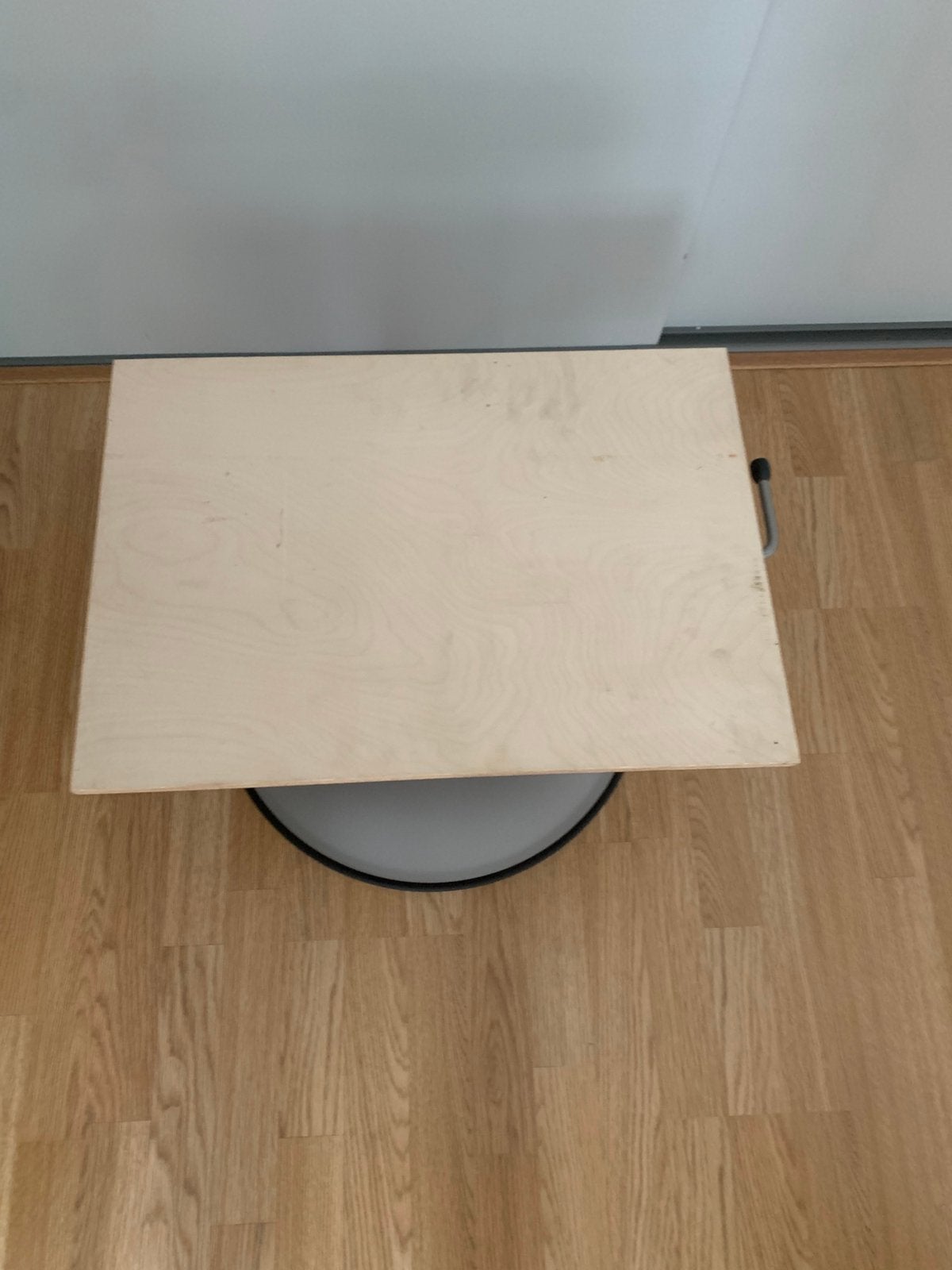 Voor in de caravan zuil tafel, Ophalen, Zo goed als nieuw