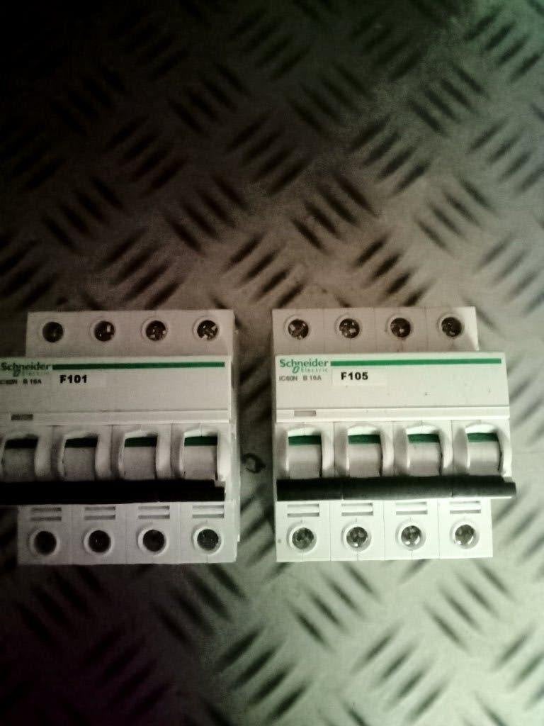 Schneider Electric F101 en F105 stroomonderbrekers, Ophalen of Verzenden, Zo goed als nieuw