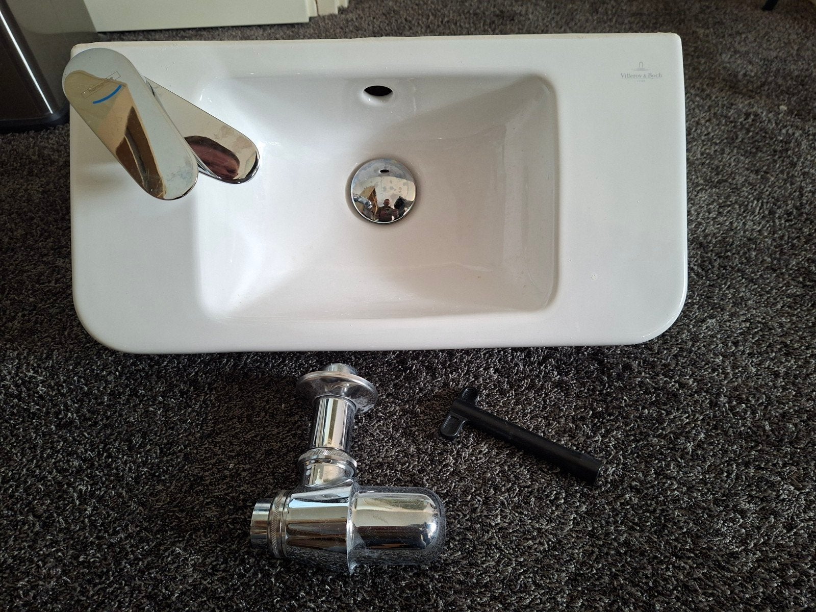 Villeroy & Boch wastafel met kraan en afvoer, Doe-het-zelf en Verbouw, Ophalen, Zo goed als nieuw, Chroom, Wastafel