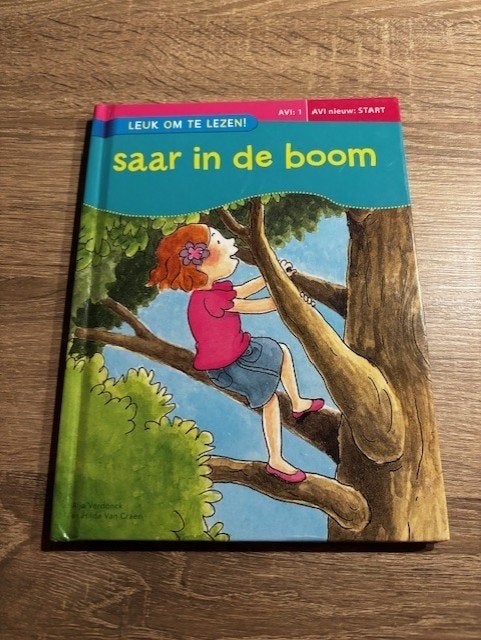 Saar in de boom AVI start boekje (advr 163), Boeken, Ophalen of Verzenden, Zo goed als nieuw, Jongen of Meisje, Fictie algemeen