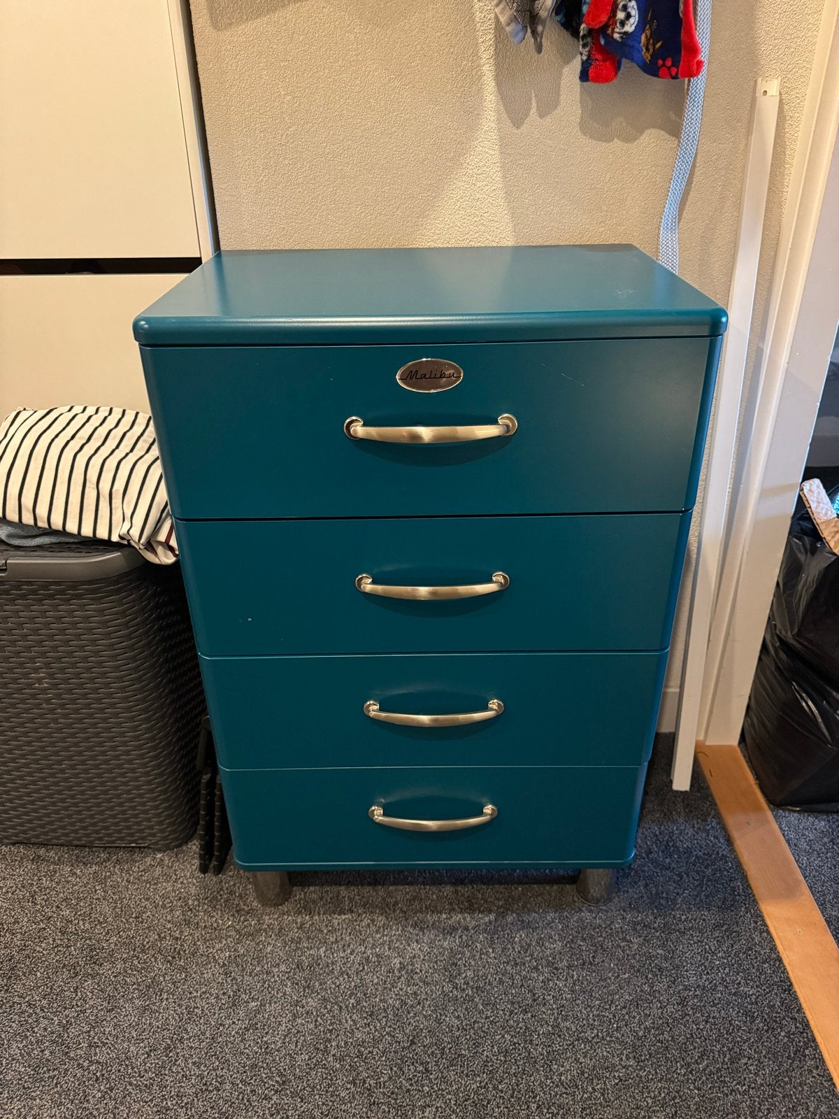 Mooie blauwe ladekast met 4 laden merk Malibu, Ophalen, Gebruikt, 50 tot 100 cm, 3 of 4 laden