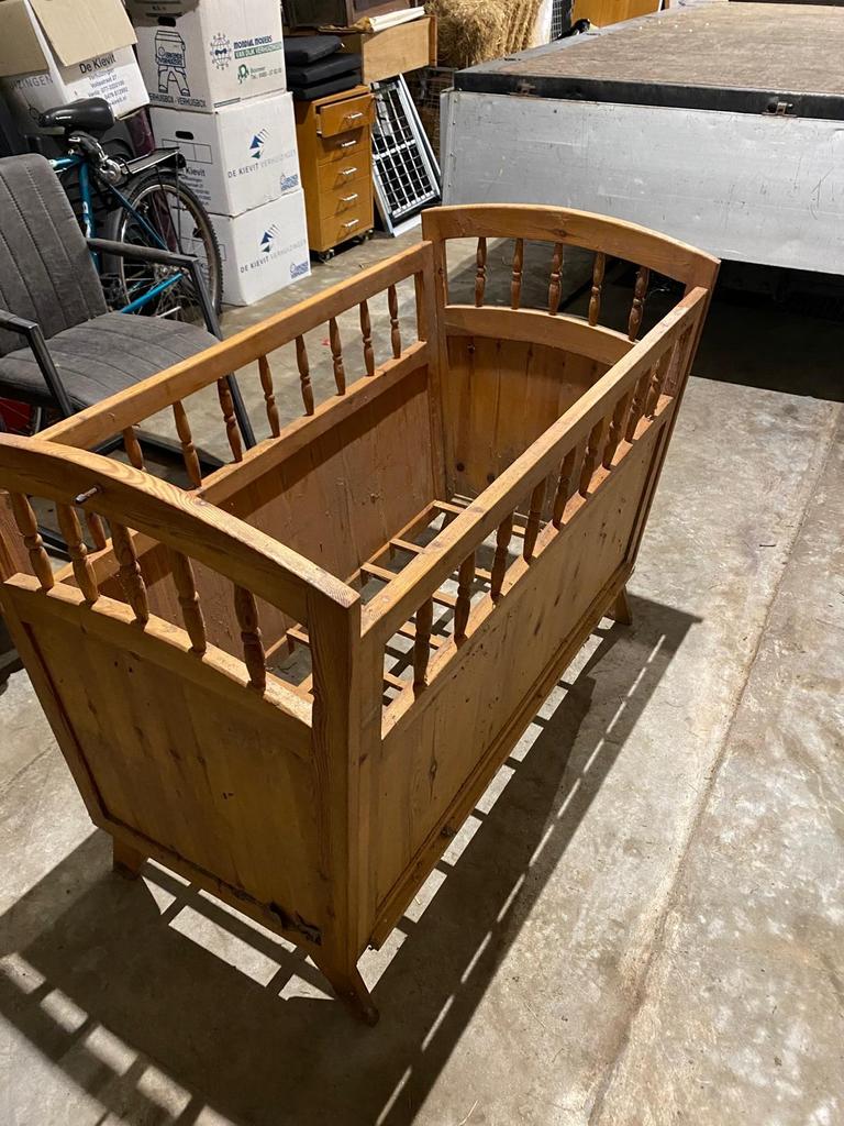 Vintage Houten Babybedje - Ledikant, Kinderen en Baby's, Babywiegjes en Ledikanten, Ophalen of Verzenden, Gebruikt, Ledikant