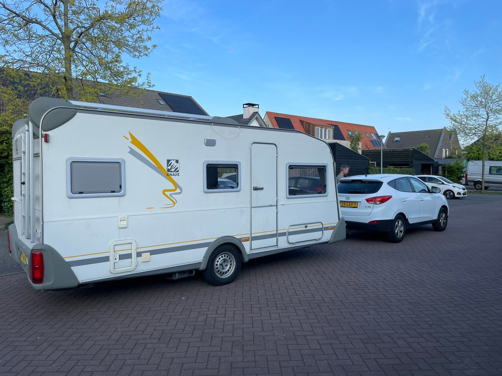 Knaus Sudwind 450 met vast bed en stapelbed, Vast bed, Rondzit, Particulier, 6 tot 7 meter