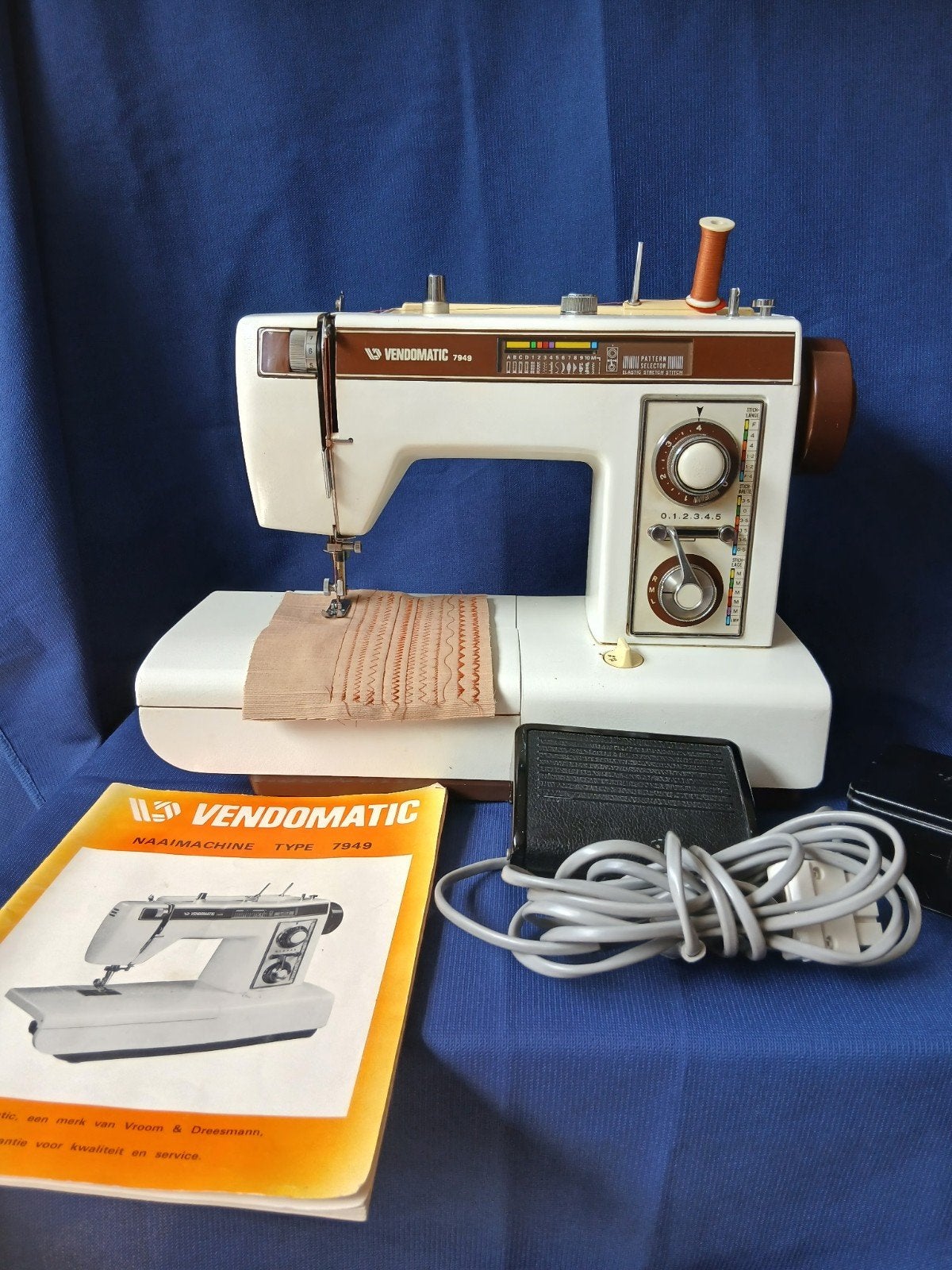 Vendomatic 7949 Naaimachine met handleiding, Ophalen, Gebruikt, Naaimachine, Overige merken