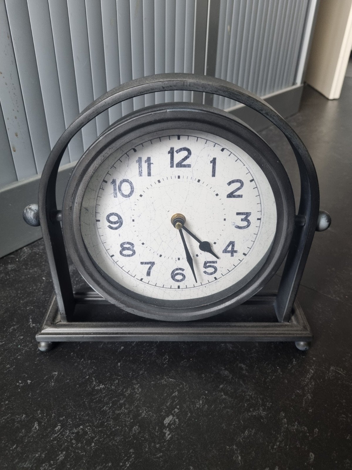 Decoratieve tafelklok in industriële stijl, Antiek en Kunst, Ophalen of Verzenden