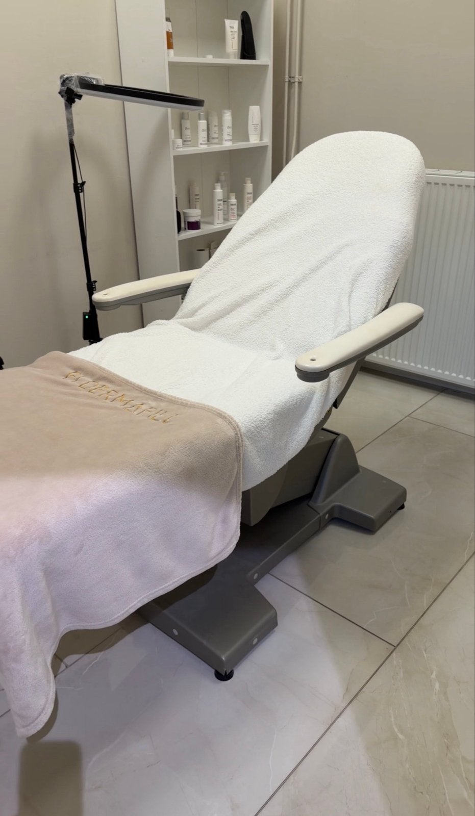 Professionele Behandelstoel - Ideaal voor Schoonheidssalon, Ophalen of Verzenden, Gebruikt