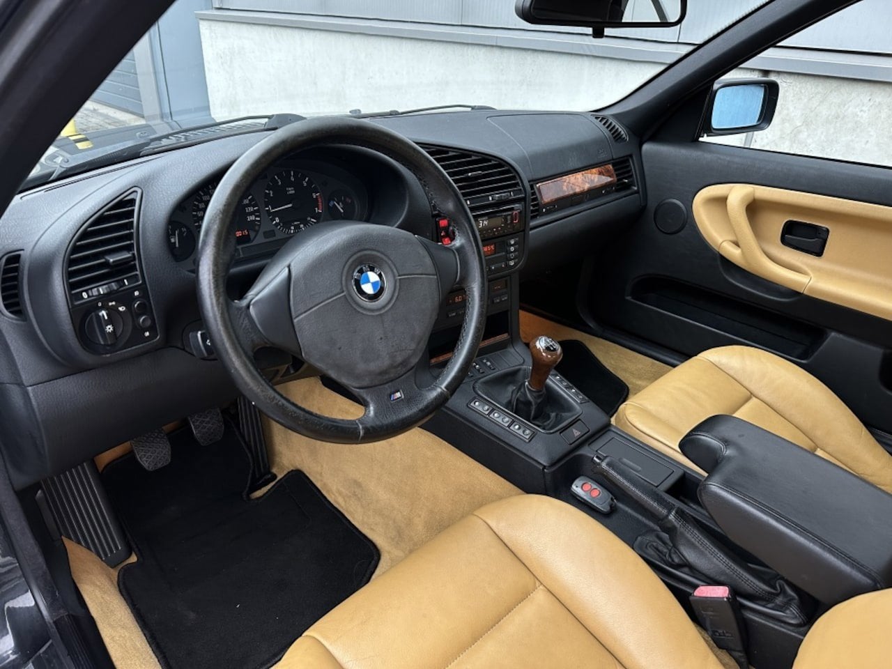 BMW 3-serie Cabrio 318i Executive | Origineel NL | 2de Eigen, foto 12