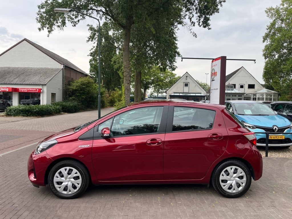 Toyota YARIS 1.5 HYBRID AUTOMAAT / NAVI / CAMERA / TREKHAAK, Auto's, 1497 cc, Gebruikt, Parkeersensor, 4 cilinders