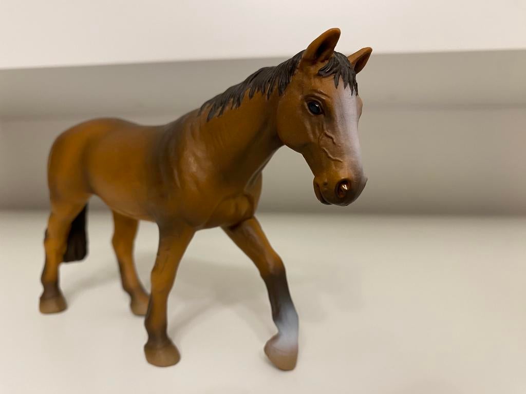 Schleich Holsteiner merrie uit huifkar ~ 42024, Ophalen of Verzenden, Paard, Beeldje of Figuurtje