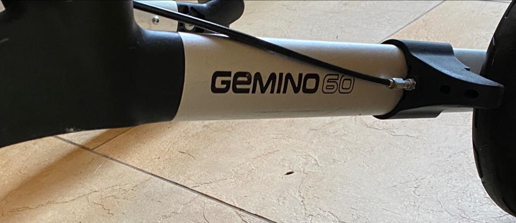 Gemini 60 hoge rollator met armsteunen en opbergvak, Diversen, Rollators, Ophalen, Opvouwbaar, Zo goed als nieuw