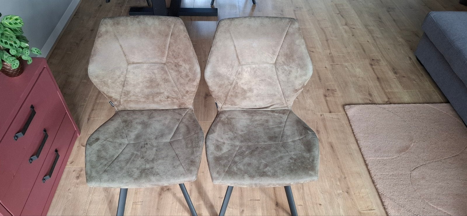 2 eetkamerstoelen donkergroen van kleur, Huis en Inrichting, Stoelen, Ophalen, Overige materialen, Gebruikt, Twee