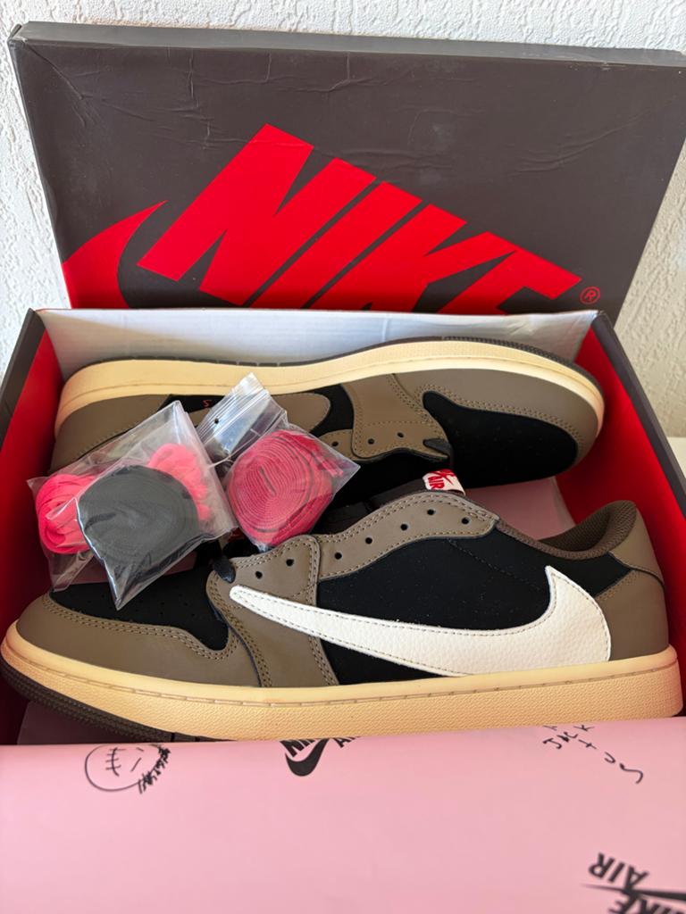 Nike Air Jordan 1 Low Travis Scott Reverse Mocha, Bruin, Nieuw, Ophalen of Verzenden, Sneakers of Gympen