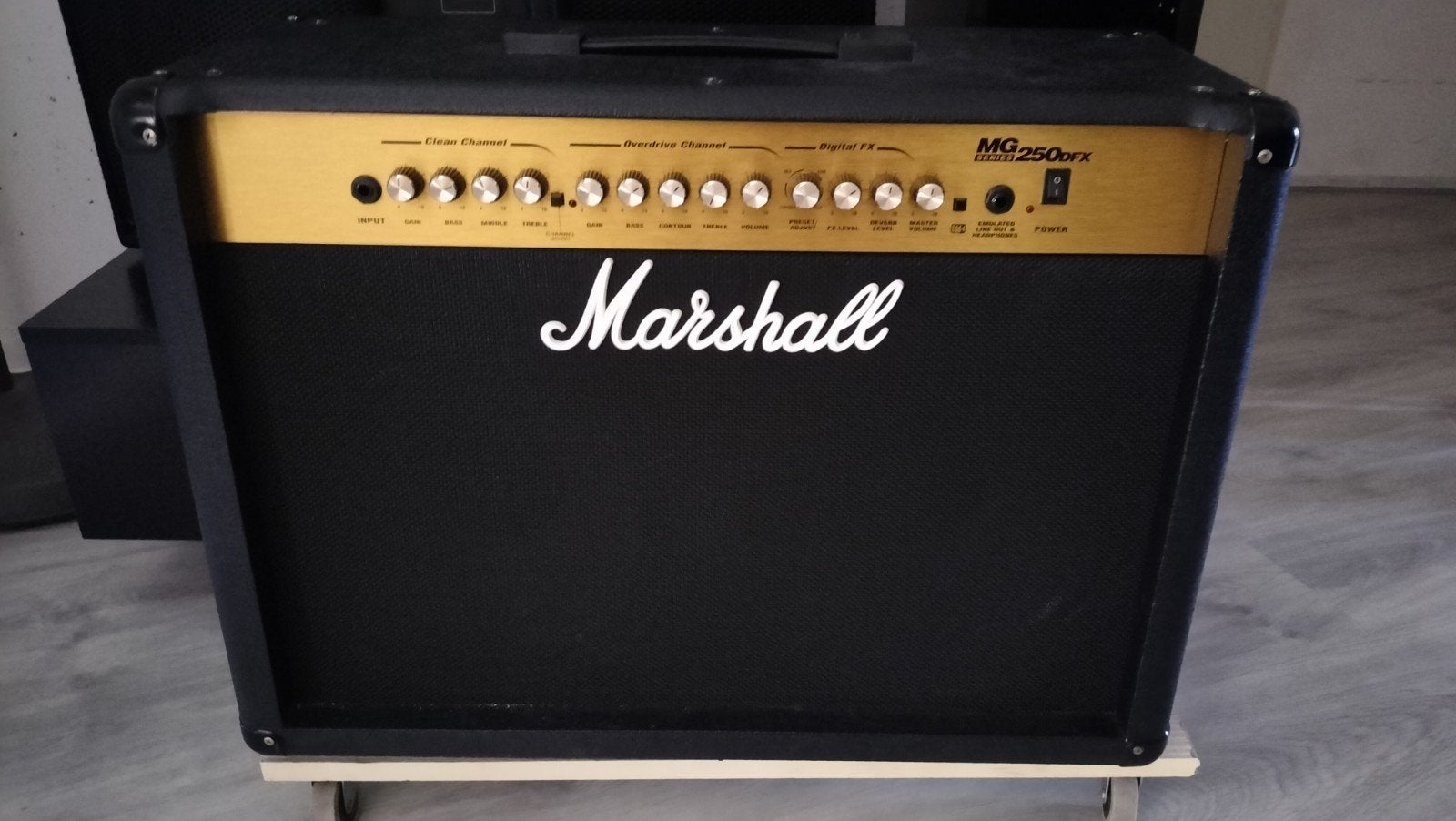 Marshall MG250DFX incl. footswitch, Ophalen, Zo goed als nieuw, Gitaar, 50 tot 100 watt