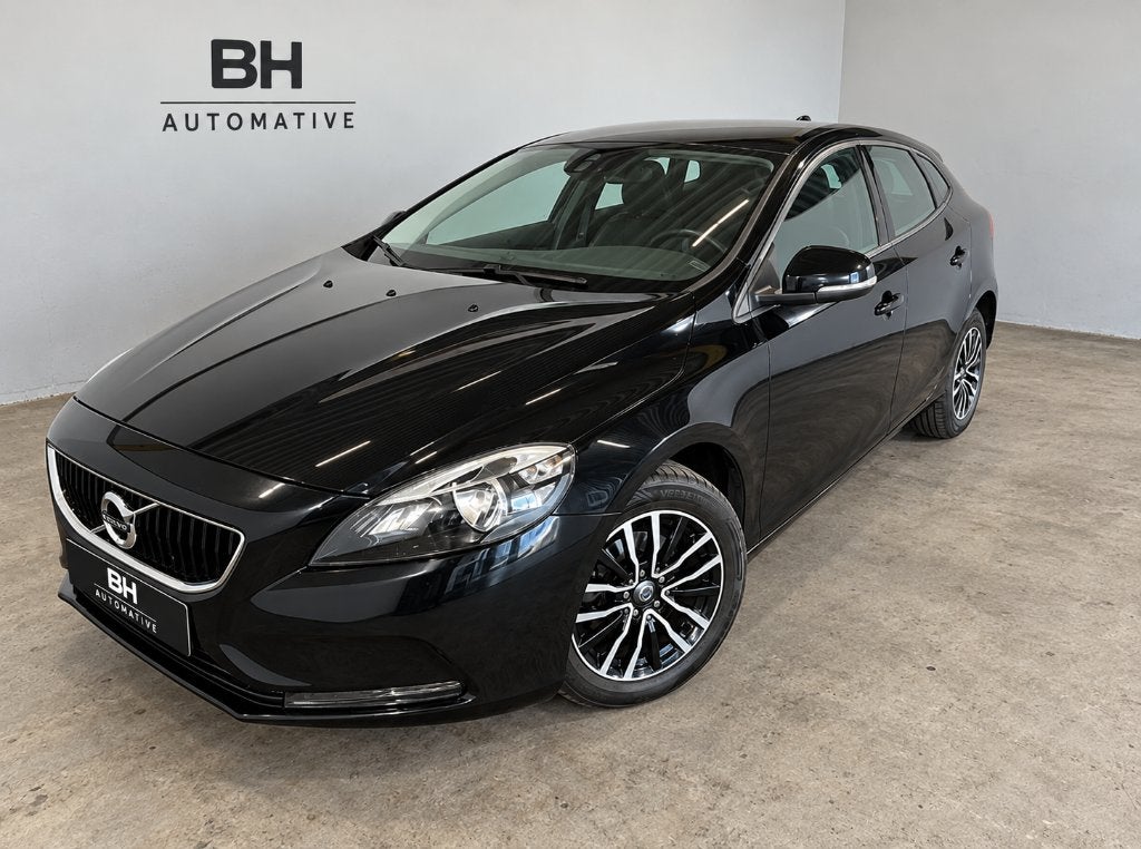 Volvo V40 2.0 D2 120PK 2017 Zwart, Auto's, Voorwielaandrijving, Dealer onderhouden, 28 km/l, Zwart