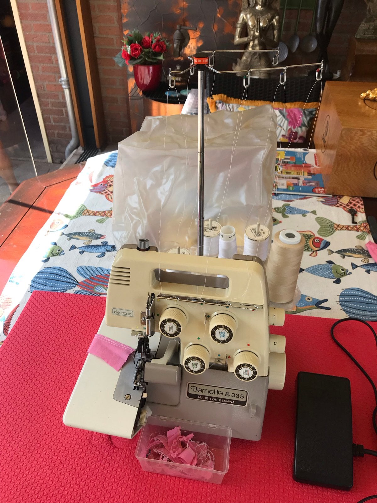Bernette 335 Lockmachine - Made for Bernina, Ophalen, Gebruikt, Lockmachine, Bernina
