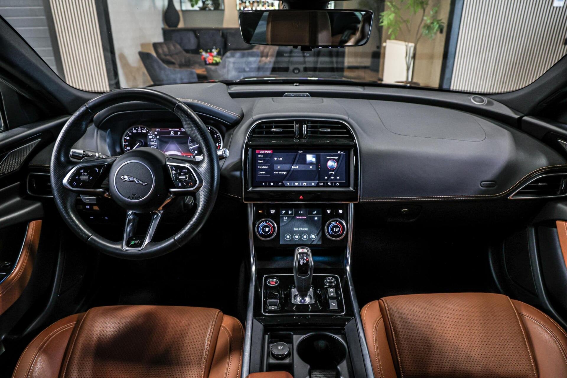 Jaguar XE 2.0 P250 R-Dynamic HSE NAVI LEER CAMERA CARPLAY., Auto's, Jaguar, Achterwielaandrijving, Euro 6, 4 cilinders, Met garantie (alle)