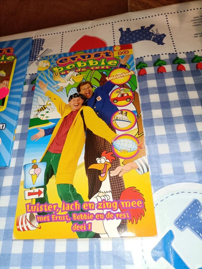 Ernst en Bobbie pet, boek Politie avonturen en luister cd, Ophalen of Verzenden, Zo goed als nieuw